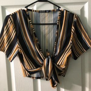 Tie front striped blouse 😍